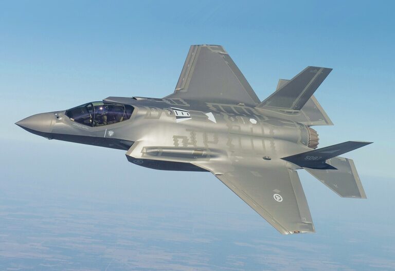 F35 Lightnin II (Visual: Wikipedia)